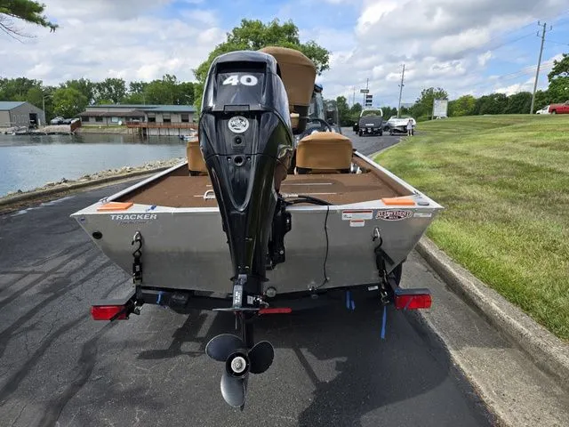 Slide: The Image of Tracker Bass Tracker 40th Anniversary Heritage Edition 2018 - 3