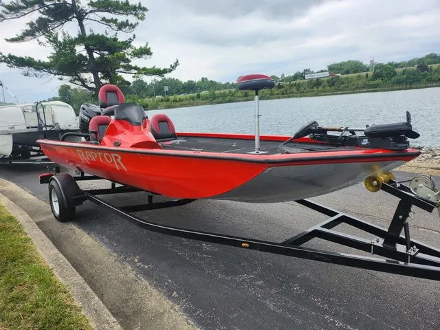 Slide: The Image of Caravelle Raptor 180 Bass 2021 - 10