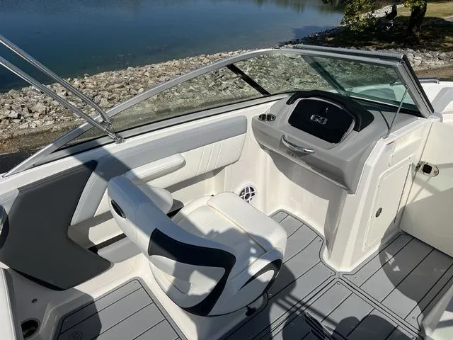 Slide: The Image of Chaparral 21 SSi 2025 - 11