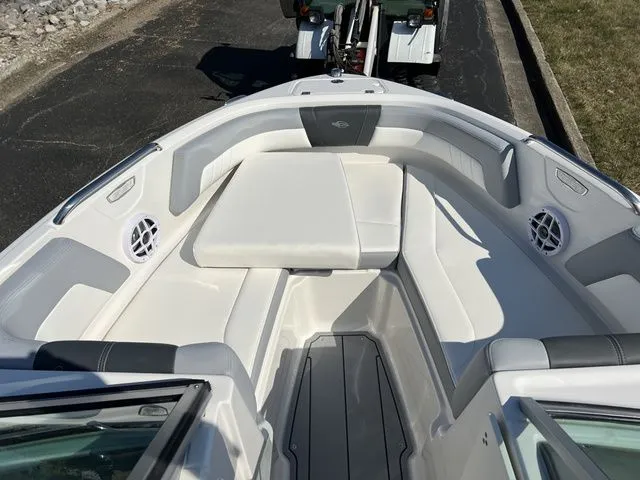 Slide: The Image of Chaparral 21 SSi 2025 - 16