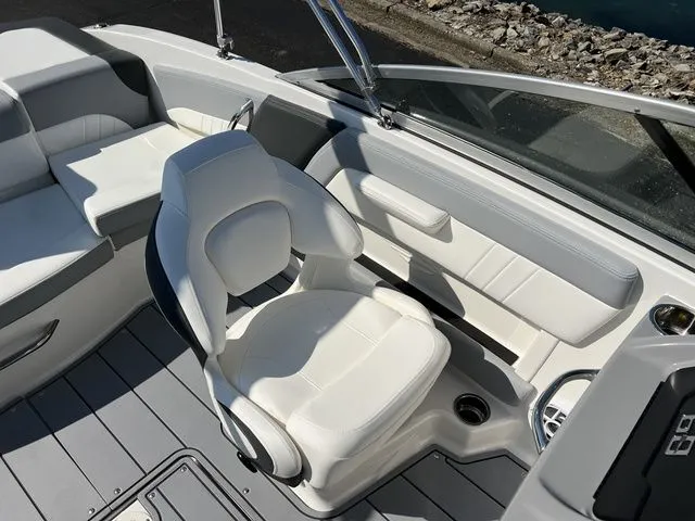 Slide: The Image of Chaparral 21 SSi 2025 - 19