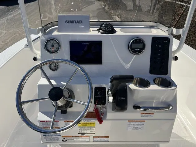 Slide: The Image of Robalo R160 Center Console 2025 - 11