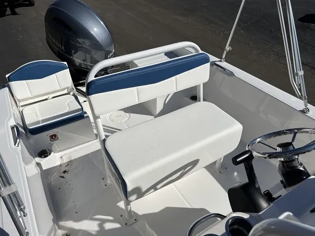 Slide: The Image of Robalo R160 Center Console 2025 - 19