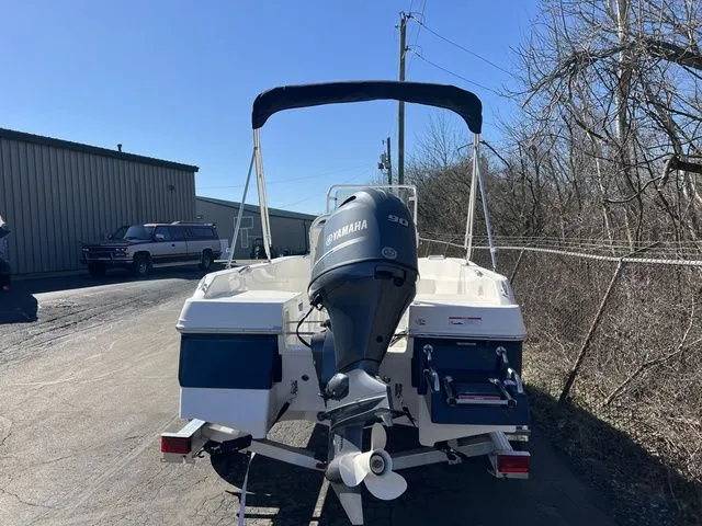 Slide: The Image of Robalo R160 Center Console 2025 - 4