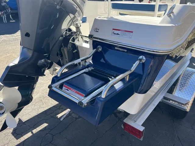 Slide: The Image of Robalo R160 Center Console 2025 - 5