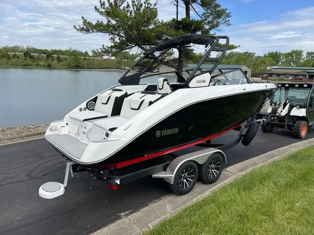 Slide: The Image of Yamaha 222SE Only 1 Black Left! 2025 - 4