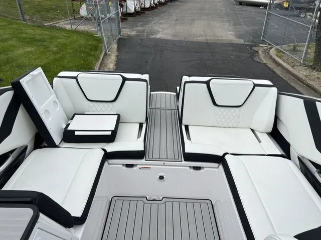 Slide: The Image of Yamaha 252SD Only 1 Mist Gray Left! 2025 - 21