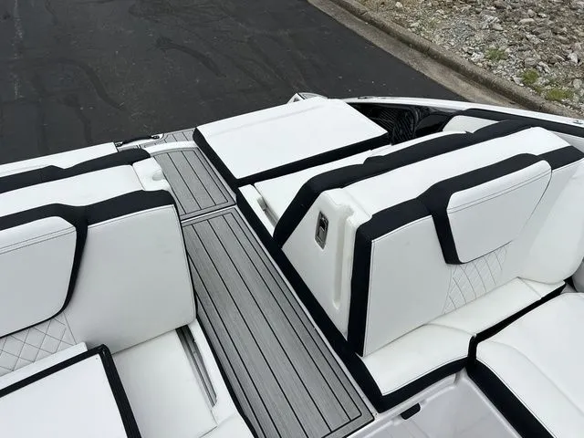 Slide: The Image of Yamaha 252SD Only 1 Mist Gray Left! 2025 - 23