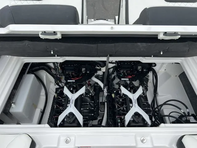 Slide: The Image of Yamaha 252SD Only 1 Mist Gray Left! 2025 - 25