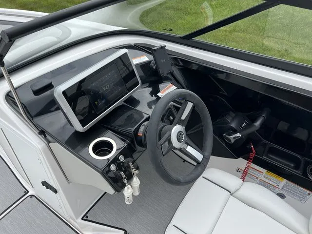 Slide: The Image of Yamaha AR250 Both Colors In Stock 2025 - 13