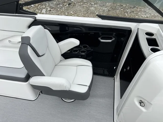 Slide: The Image of Yamaha AR250 Both Colors In Stock 2025 - 14