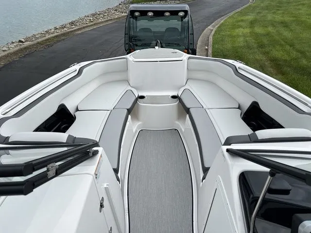 Slide: The Image of Yamaha AR250 Both Colors In Stock 2025 - 16