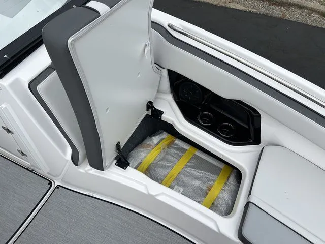 Slide: The Image of Yamaha AR250 Both Colors In Stock 2025 - 17