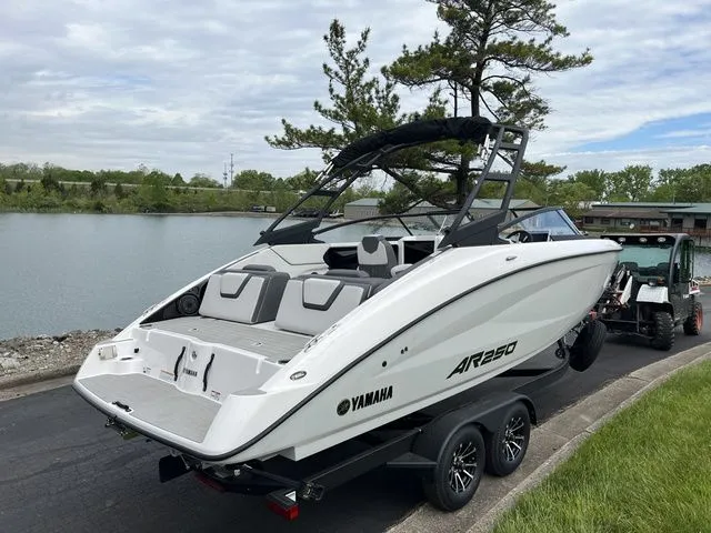 Slide: The Image of Yamaha AR250 Both Colors In Stock 2025 - 4