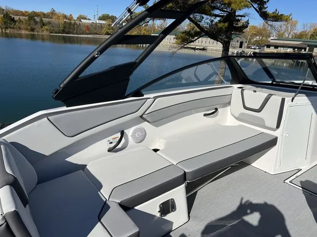 Slide: The Image of Yamaha AR 220 Only 1 Blue Left! 2025 - 12