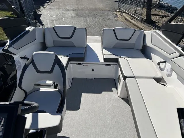 Slide: The Image of Yamaha AR 220 Only 1 Blue Left! 2025 - 18