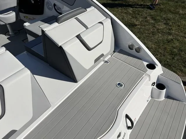 Slide: The Image of Yamaha AR 220 Only 1 Blue Left! 2025 - 9