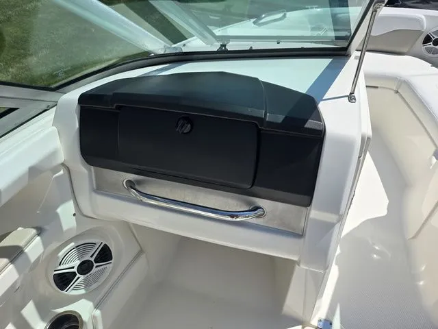 Slide: The Image of Chaparral SSI SPORT BOAT 196 SSI 2011 - 14