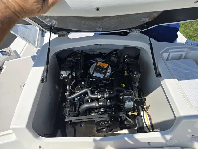 Slide: The Image of Chaparral SSI SPORT BOAT 196 SSI 2011 - 25