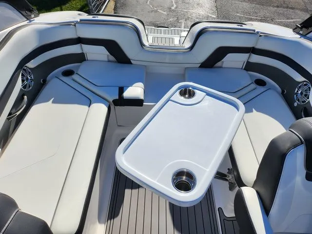 Slide: The Image of Yamaha 242 Limited S E-Series 2016 - 21