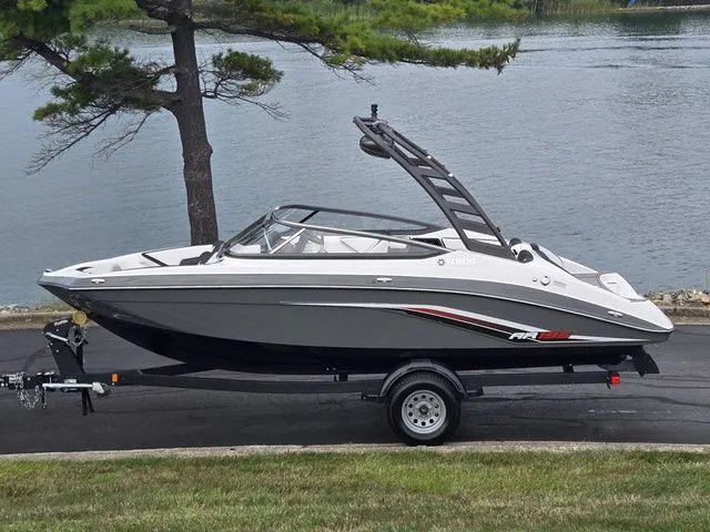 Slide: The Image of Yamaha AR195 2019 - 1