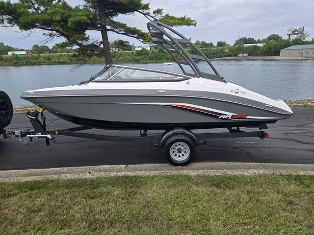 Slide: The Image of Yamaha AR195 2019 - 10