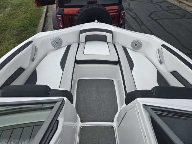 Slide: The Image of Yamaha AR195 2019 - 18