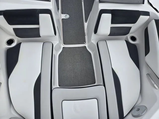 Slide: The Image of Yamaha AR195 2019 - 19