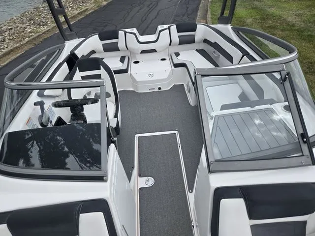 Slide: The Image of Yamaha AR195 2019 - 20