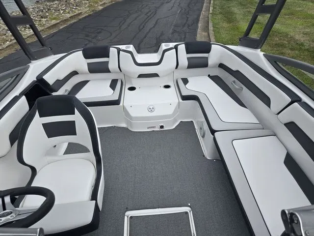 Slide: The Image of Yamaha AR195 2019 - 22