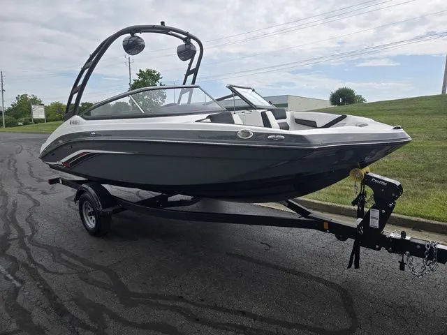 Slide: The Image of Yamaha AR195 2019 - 6