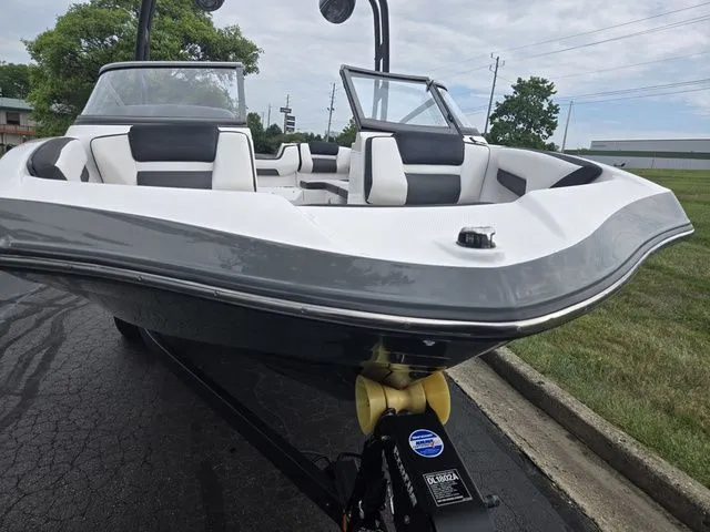 Slide: The Image of Yamaha AR195 2019 - 7