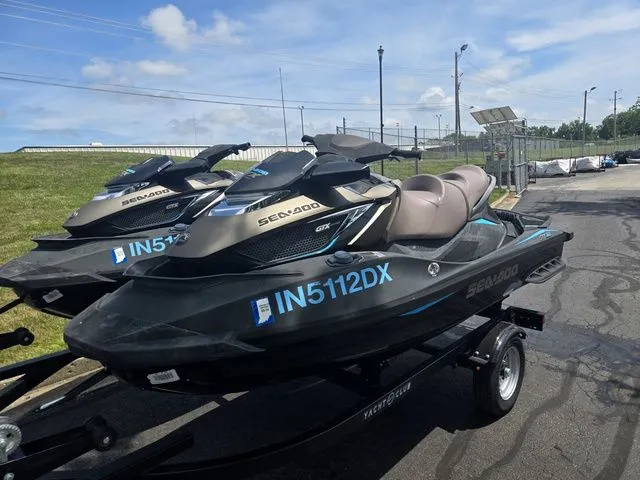 Slide: The Image of Sea-Doo GTX 2016 - 11