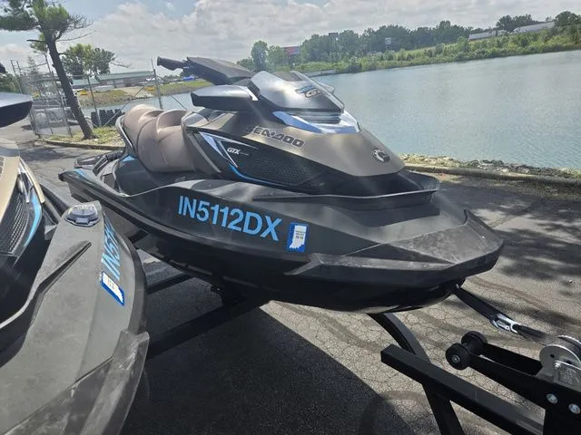 Slide: The Image of Sea-Doo GTX 2016 - 8