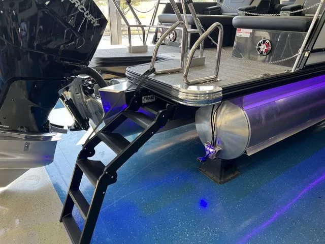 Slide: The Image of Crest Caribbean Sport 230 SLRC W/ 350HP Verado V10! 2025 - 10