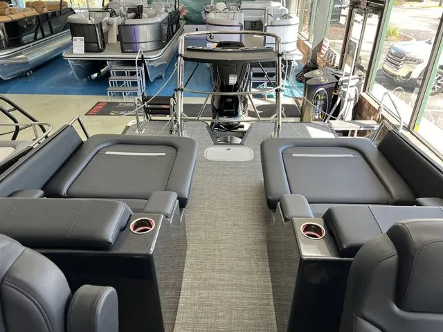 Slide: The Image of Crest Caribbean Sport 230 SLRC W/ 350HP Verado V10! 2025 - 17