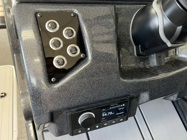 Slide: The Image of Crest Caribbean Sport 230 SLRC W/ 350HP Verado V10! 2025 - 31