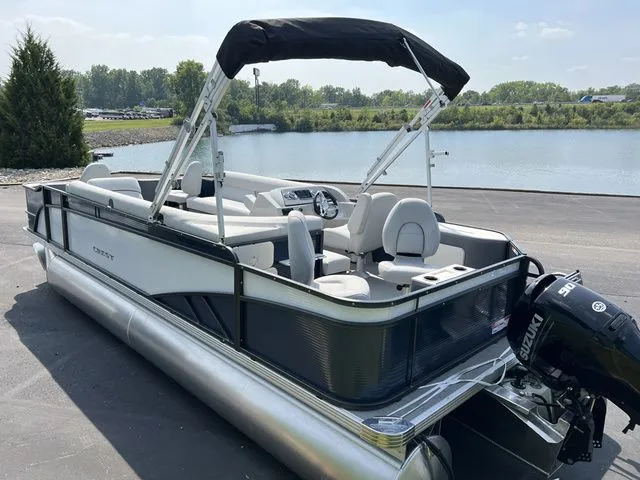 Slide: The Image of Crest Classic LX 220 C4 Fish Bi-Toon 2024 - 2