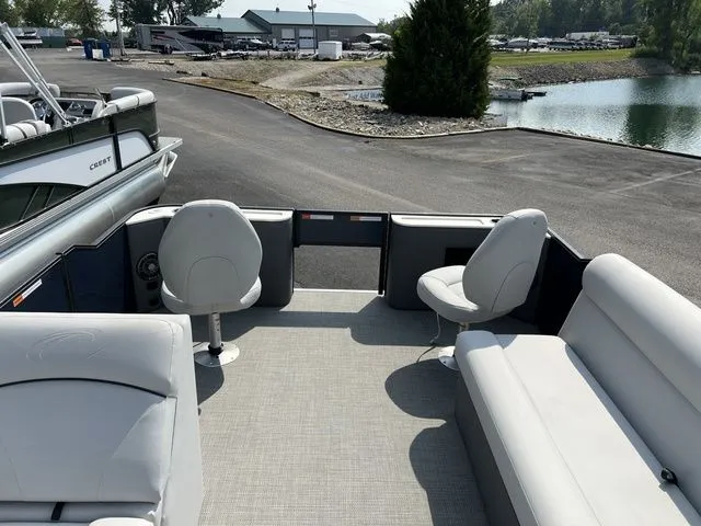 Slide: The Image of Crest Classic LX 220 C4 Fish Bi-Toon 2024 - 20