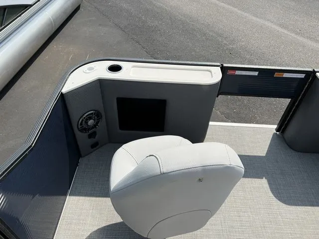 Slide: The Image of Crest Classic LX 220 C4 Fish Bi-Toon 2024 - 21