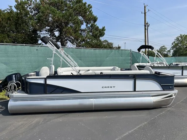 Slide: The Image of Crest Classic LX 220 C4 Fish Bi-Toon 2024 - 4