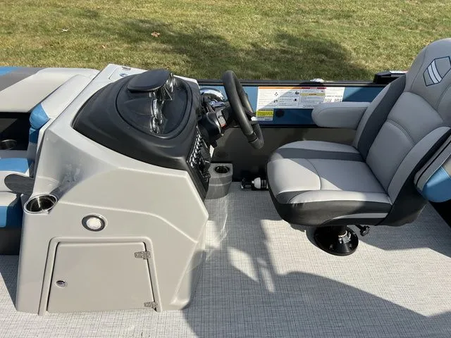 Slide: The Image of South Bay S222 RS 2025 - 25