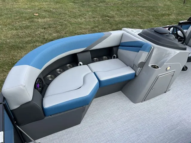 Slide: The Image of South Bay S222 RS 2025 - 9