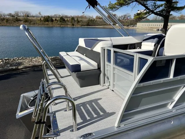 Slide: The Image of South Bay S 220 CR2 2025 - 6