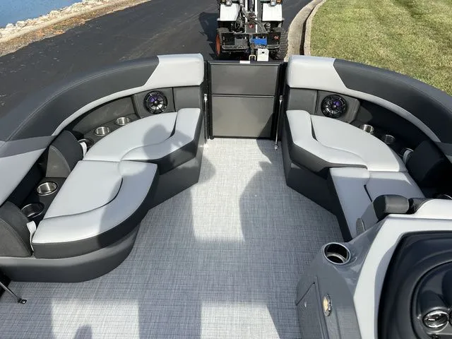 Slide: The Image of South Bay S 220 RS 2025 - 23