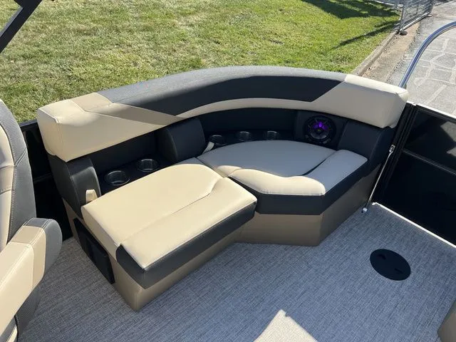 Slide: The Image of South Bay S 220 RS 2025 - 12