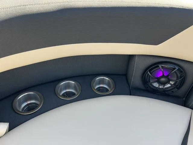 Slide: The Image of South Bay S 220 RS 2025 - 15