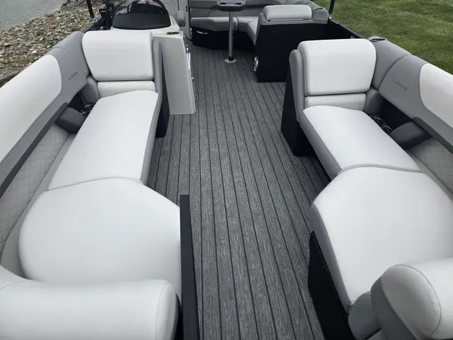 Slide: The Image of Lowe SS 230 Conversion Lounge 2022 - 10