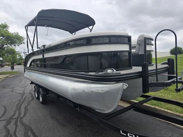 Slide: The Image of Lowe SS 230 Conversion Lounge 2022 - 5