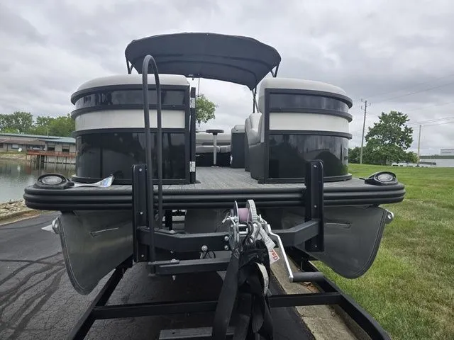 Slide: The Image of Lowe SS 230 Conversion Lounge 2022 - 6